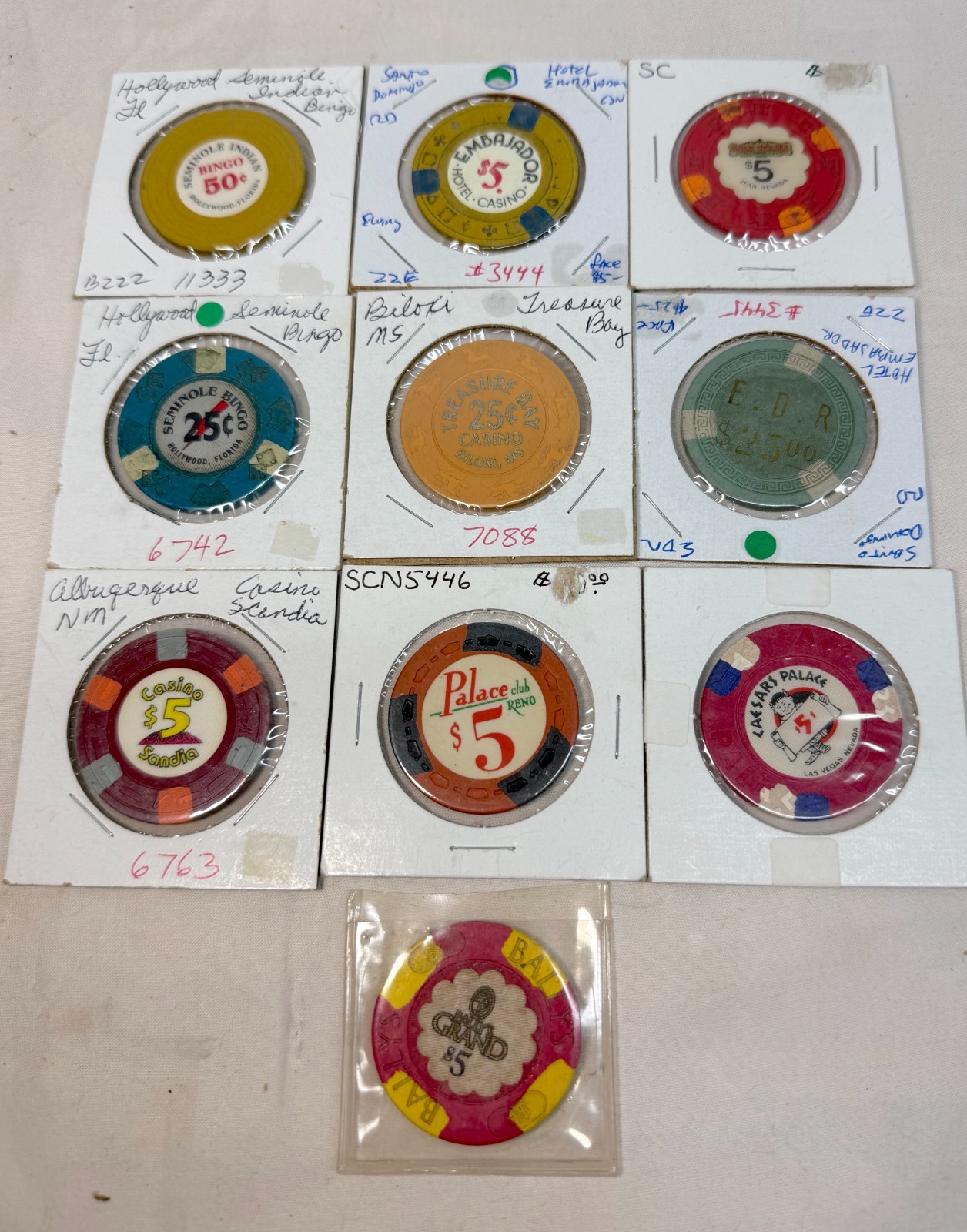 Lot of 10 vintage antique rare Las Vegas clay poker chips $5 25 casino Caesars Lot of 10 vintage antique rare Las Vegas clay poker chips $5 25 casino Caesars