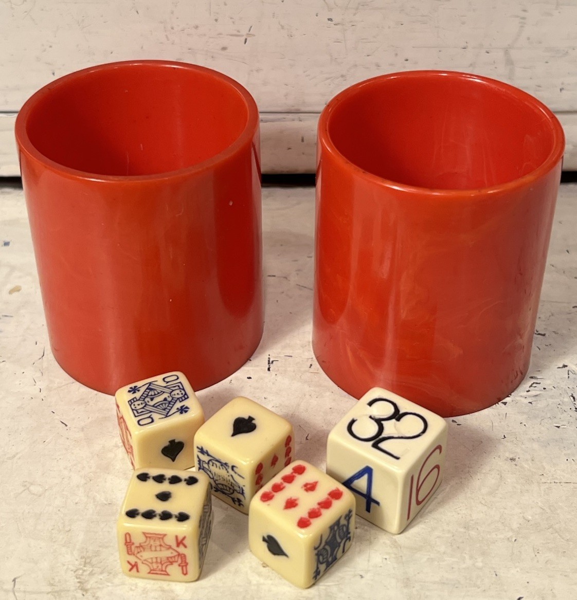 Pair Vintage Red Marbled Swirl Bakelite Dice Cups & Dice 133 grams Tested