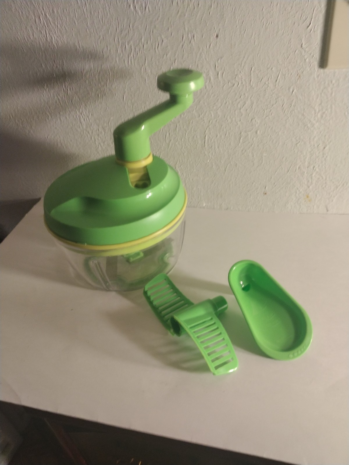 Tupperware 7 Piece Salad Chopper Spinner With Funnel Very Nice Tupperware 7 Piece Salad Chopper Spinner With Funnel Very Nice