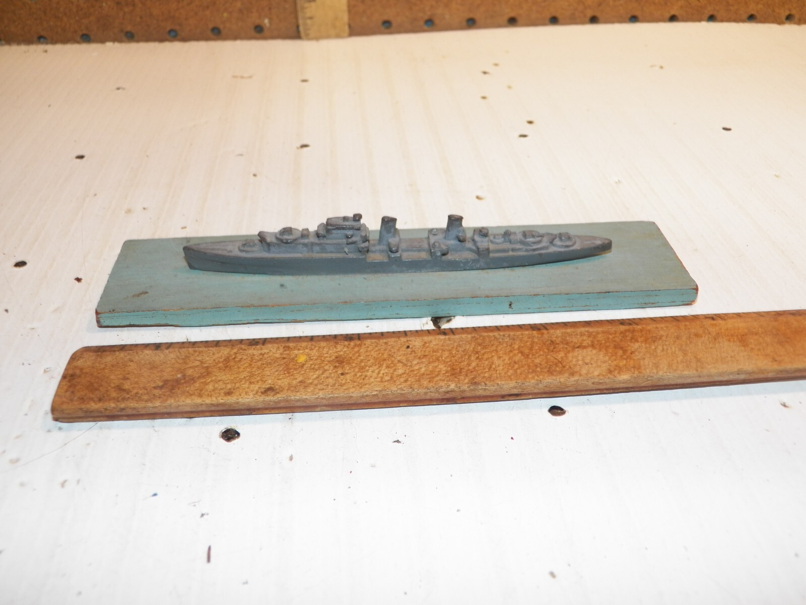 1943 H.A. FRAMBURG & CO Lead Recognition Ship Model British SCYLLA (Dido Class) 1943 H.A. FRAMBURG & CO Lead Recognition Ship Model British SCYLLA (Dido Class)
