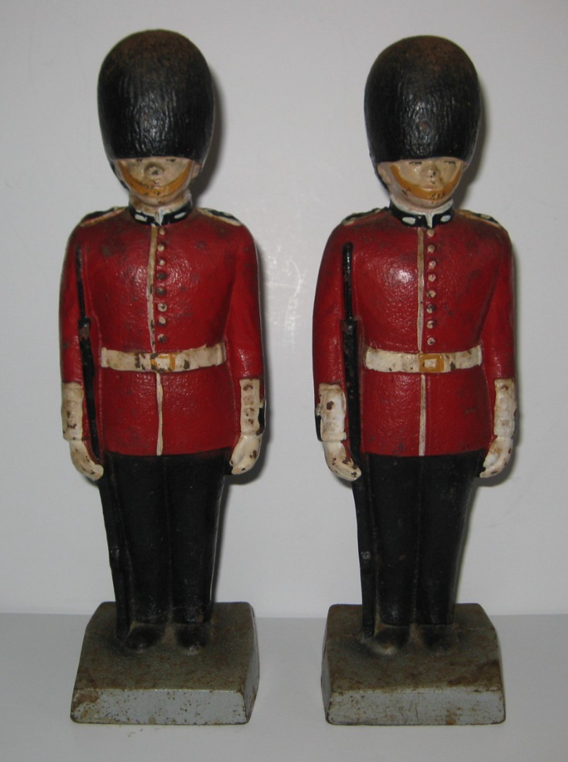 (2) Vintage 1930s Hand Painted British Royal Guard Cast Iron Doorstop EUC (2) Vintage 1930s Hand Painted British Royal Guard Cast Iron Doorstop EUC