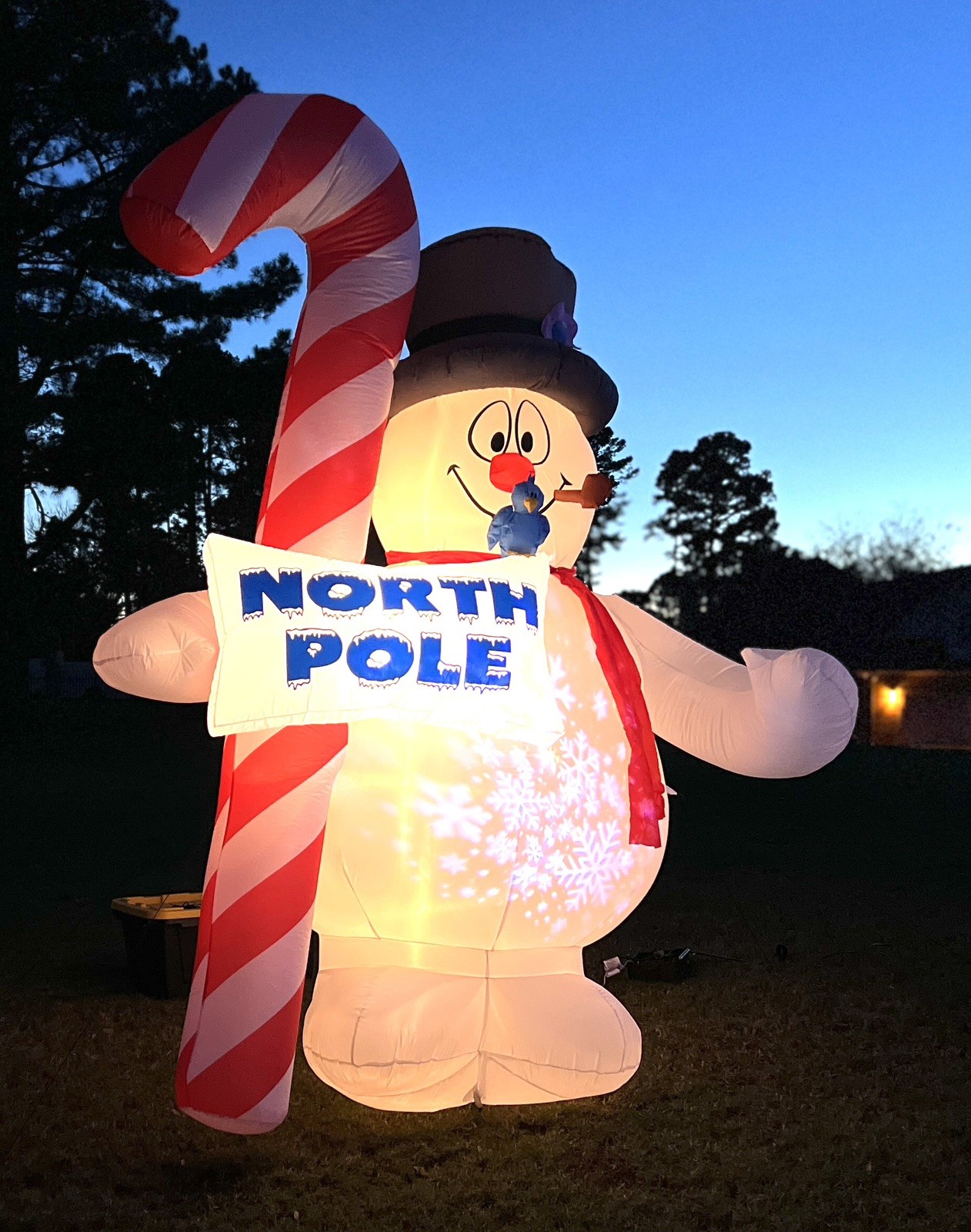 Gemmy Airblown Inflatable Frosty The Snowman with Candy Cane, Giant 9.5ft White Gemmy Airblown Inflatable Frosty The Snowman with Candy Cane, Giant 9.5ft White