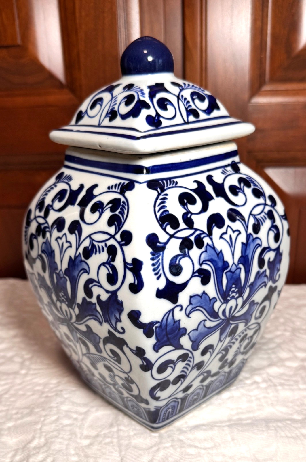 NEW VTG Bombay Colbalt Blue & White Floral Porcelain Ginger Jar/ Canister Lidded NEW VTG Bombay Colbalt Blue & White Floral Porcelain Ginger Jar/ Canister Lidded