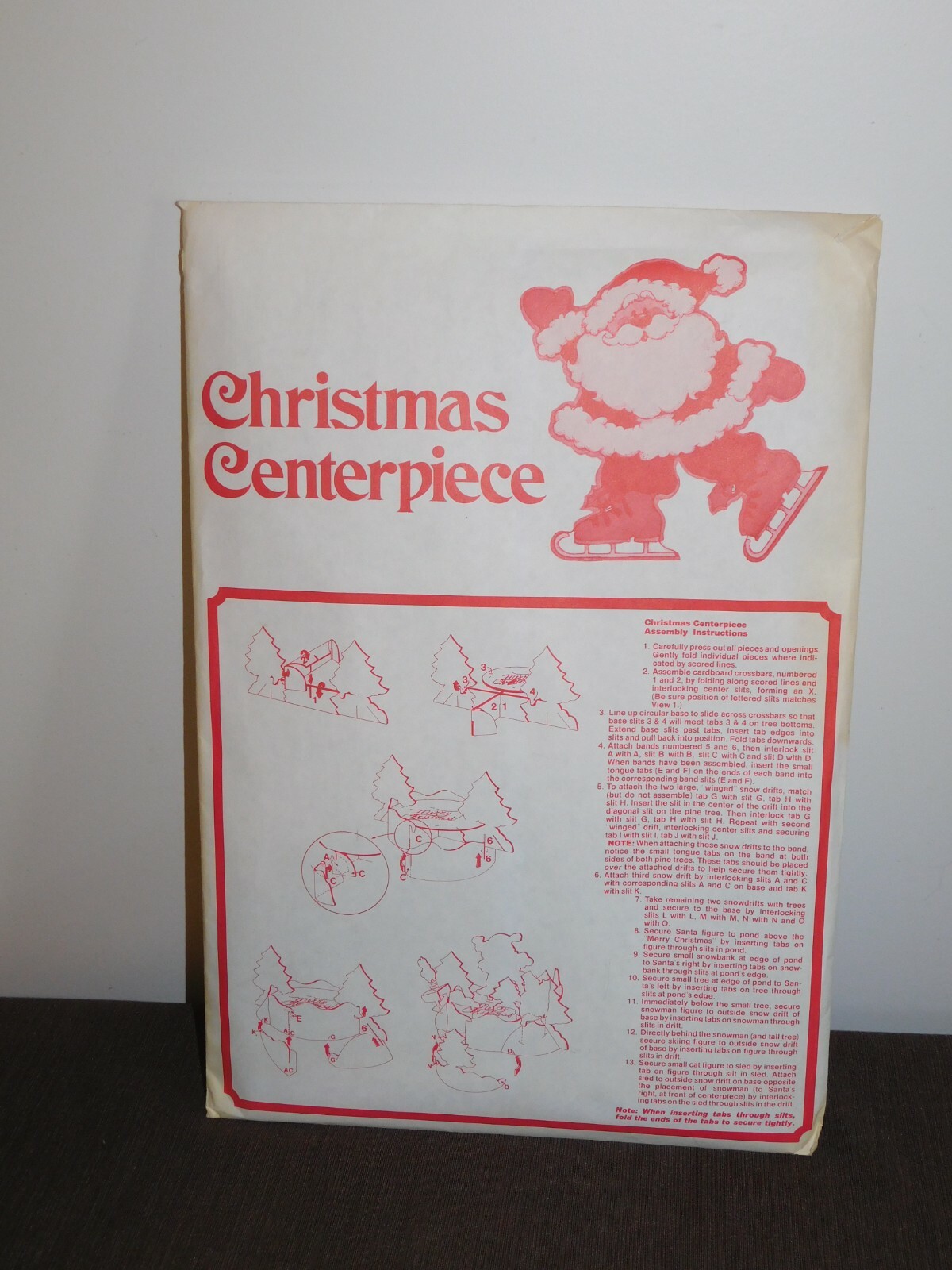 VINTAGE 1979 CHRISTMAS PAPER CENTERPIECE SKATING SANTA NEW VINTAGE 1979 CHRISTMAS PAPER CENTERPIECE SKATING SANTA NEW