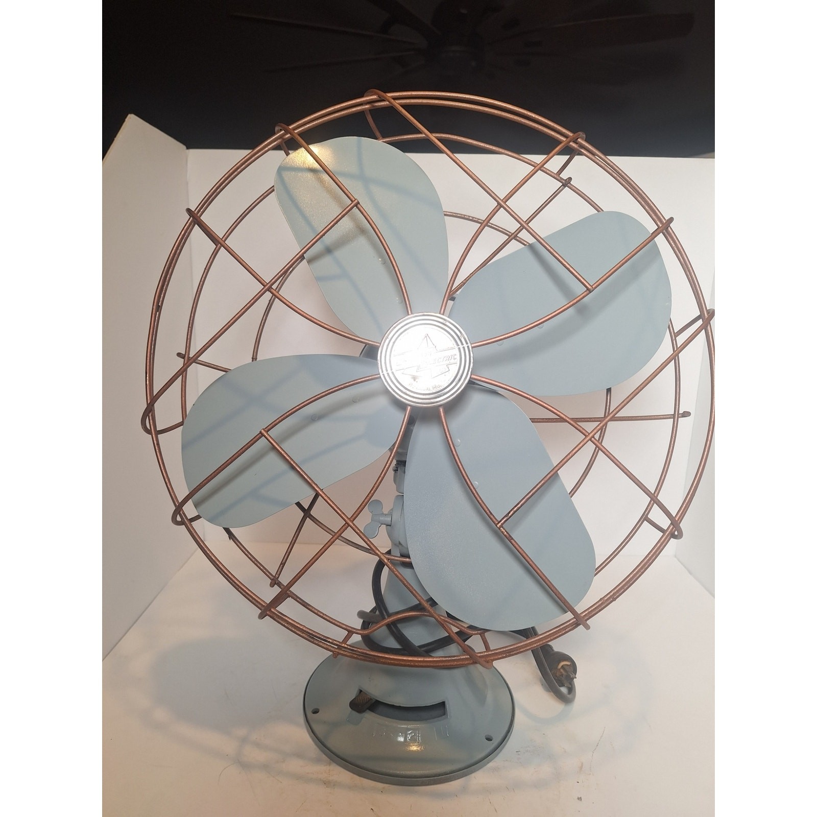 Vintage Emerson Electric Desk Fan Model 79648-SD Pre-WWII 1938–1941 Tested Vintage Emerson Electric Desk Fan Model 79648-SD Pre-WWII 1938–1941 Tested