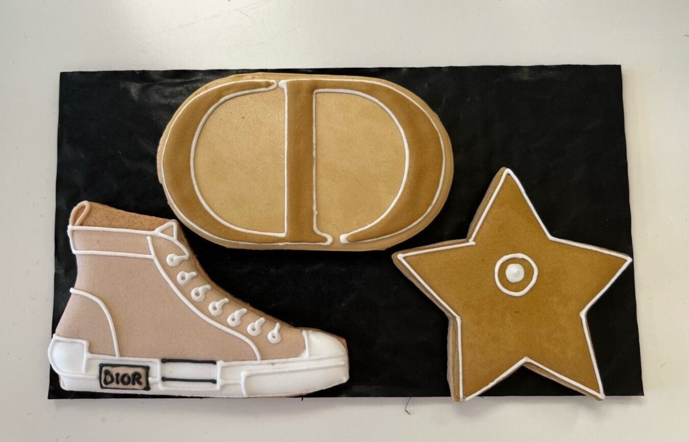 DIOR LIMITED EDITION Gingerbread Iced Biscuits (Harrods 2023)