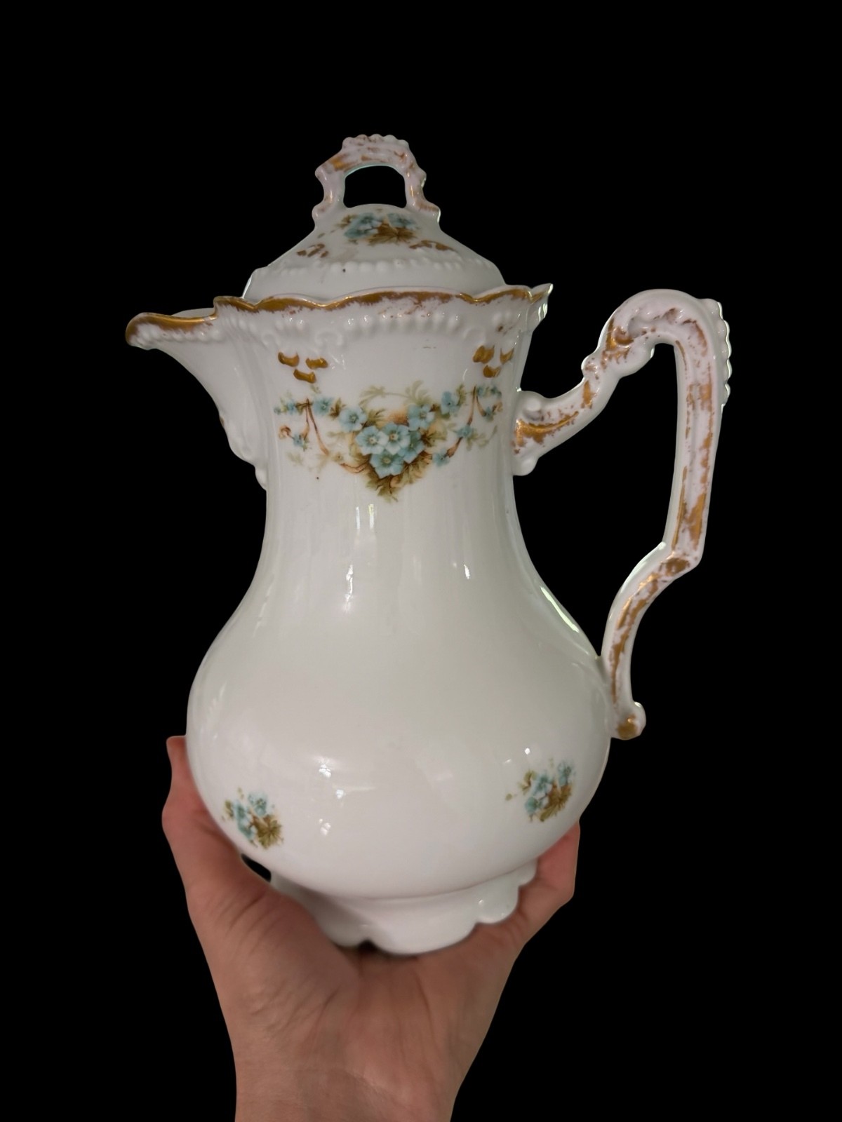 Vintage French Limoges Porcelain Lidded Coffee Pot Vintage French Limoges Porcelain Lidded Coffee Pot