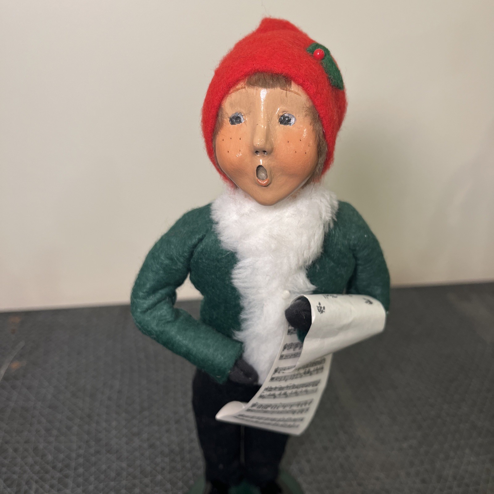Vtg Byers Choice Carolers Boy With Freckles Child, Music Sheet, Singer, Brunette Vtg Byers Choice Carolers Boy With Freckles Child, Music Sheet, Singer, Brunette