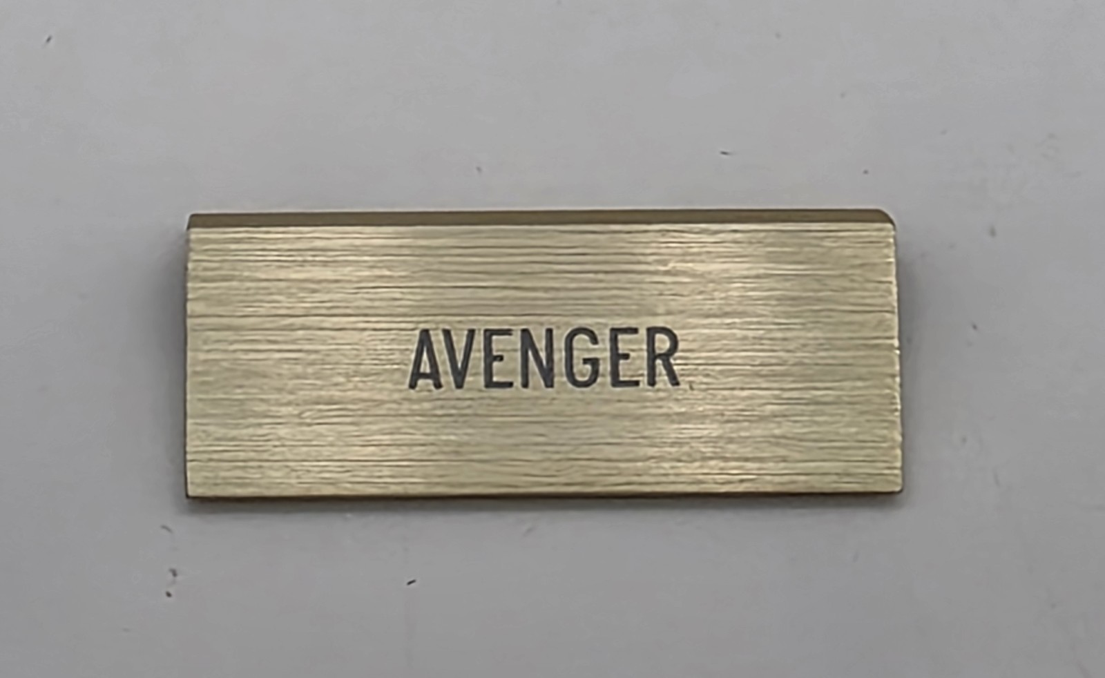 ORIGINAL BREITLING "AVENGER" SMALL DEALER'S BRASS PLAQUE PRE-OWNED ORIGINAL BREITLING "AVENGER" SMALL DEALER'S BRASS PLAQUE PRE-OWNED