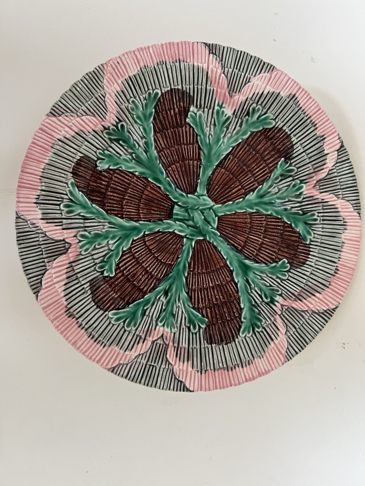 VINTAGE HORCHOW MAJOLICA SEAWEED AND SHELL SALAD PLATE 8 1/4"