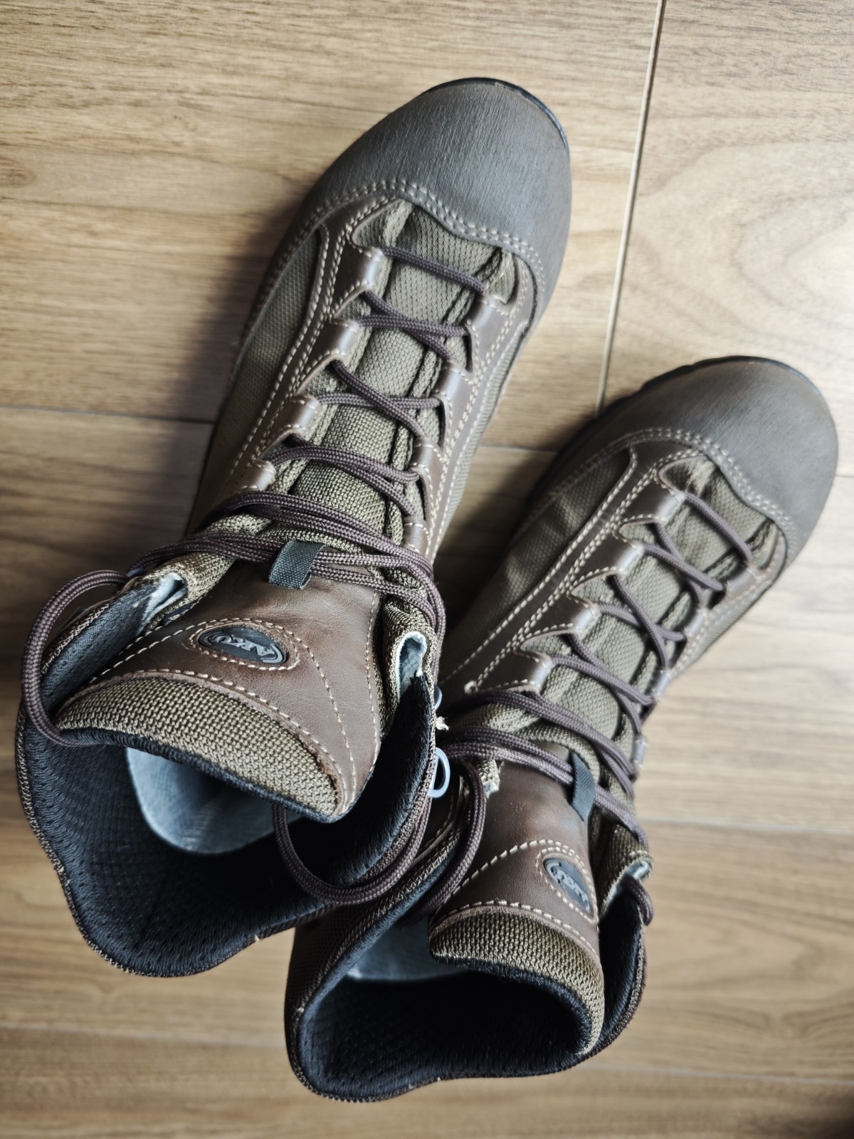 British Army Issue Aku High Liability Combat Boots Brown, Size 8 M Gore-Tex British Army Issue Aku High Liability Combat Boots Brown, Size 8 M Gore-Tex
