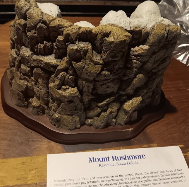 RARE Danbury Mint Mount Rushmore Statue USED WITH CERTIFICATE LTD EDITION RARE Danbury Mint Mount Rushmore Statue USED WITH CERTIFICATE LTD EDITION