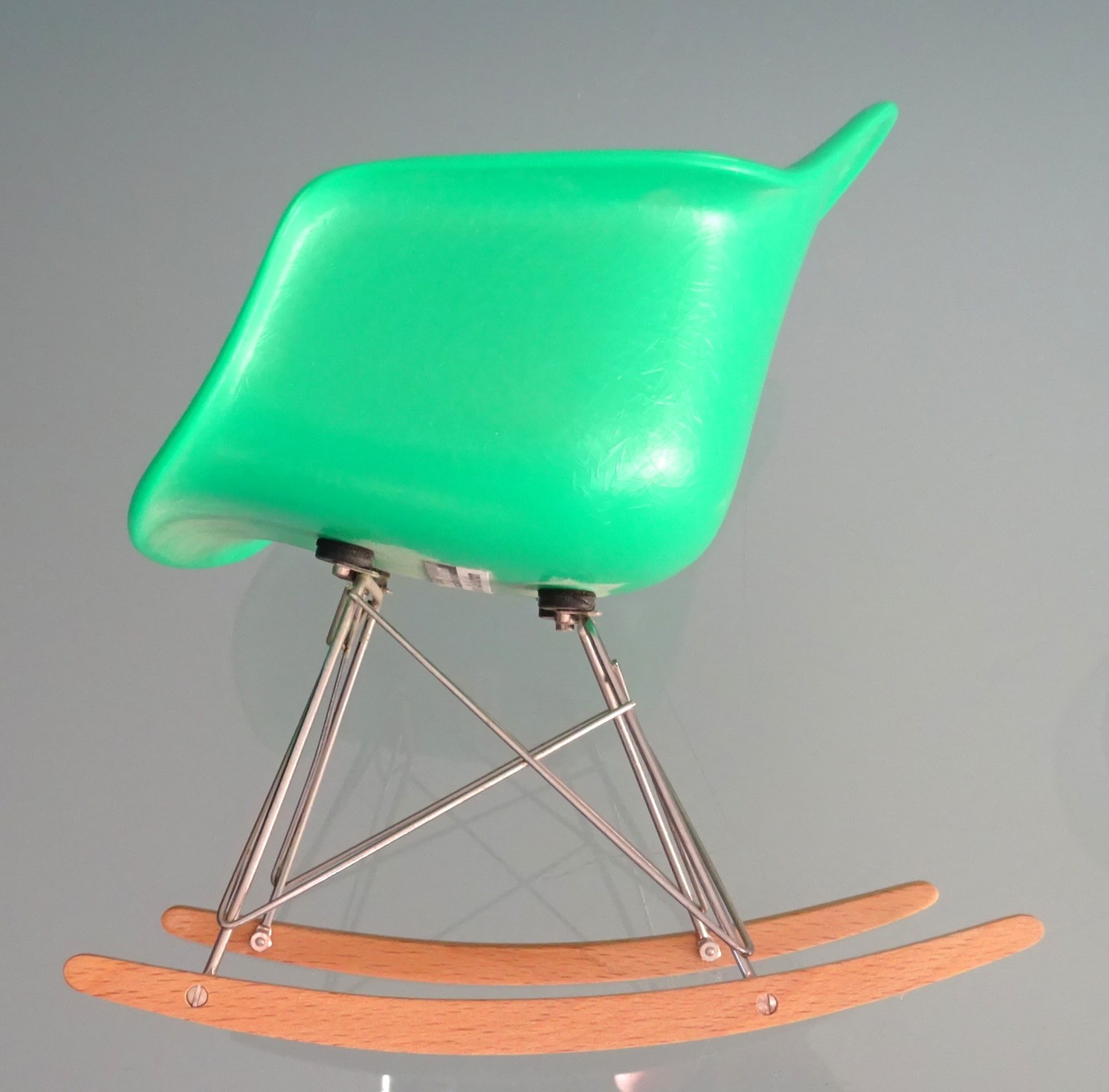 VITRA Design Miniature, Beautiful EAMES ROCKING CHAIR RARE in GREEN, Excellent Condition VITRA Design Miniature, Beautiful EAMES ROCKING CHAIR RARE in GREEN, Excellent Condition