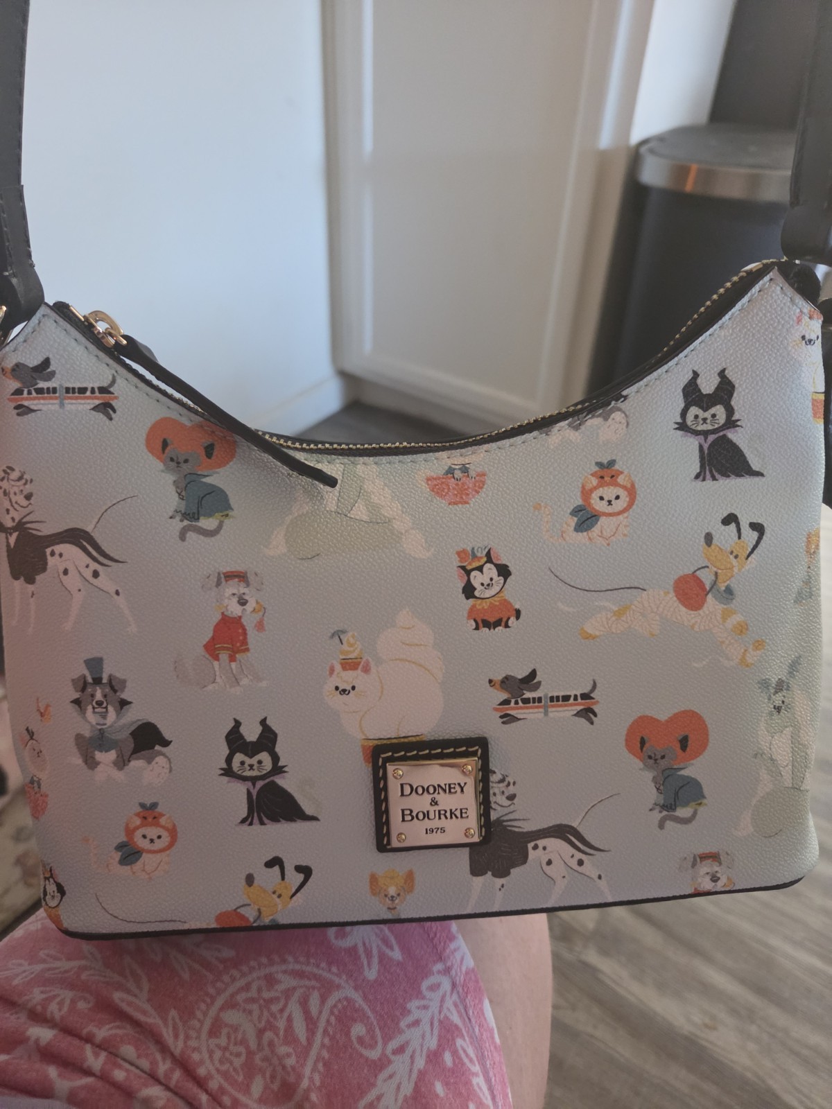 2026 Disney Parks Dooney & Bourke Halloween Pets Dogs Cats Tote Bag Purse 2026 Disney Parks Dooney & Bourke Halloween Pets Dogs Cats Tote Bag Purse