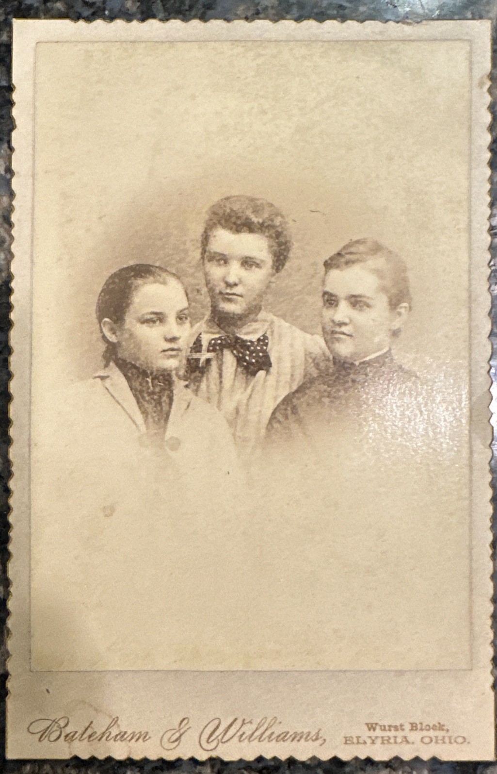 Antique 1890s Cabinet Card 3 Women Gold Gilt Edge Bateham Williams Elyria Ohio