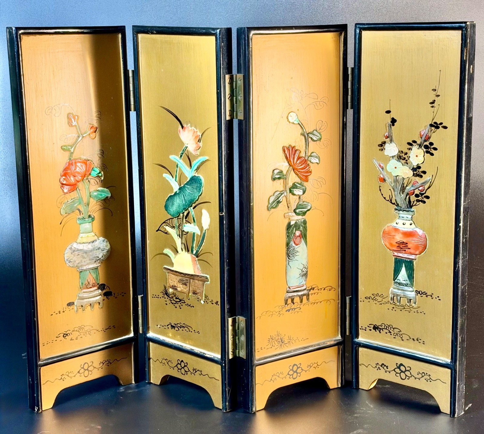 Vintage Chinese 4-Panel Double Sided Tabletop Screen Vintage Chinese 4-Panel Double Sided Tabletop Screen