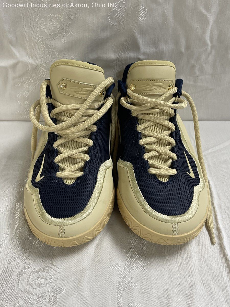 Nike LeBron XXIII NCAA Basketball Akron Zips Promo Sample Size 8 COA Nike LeBron XXIII NCAA Basketball Akron Zips Promo Sample Size 8 COA