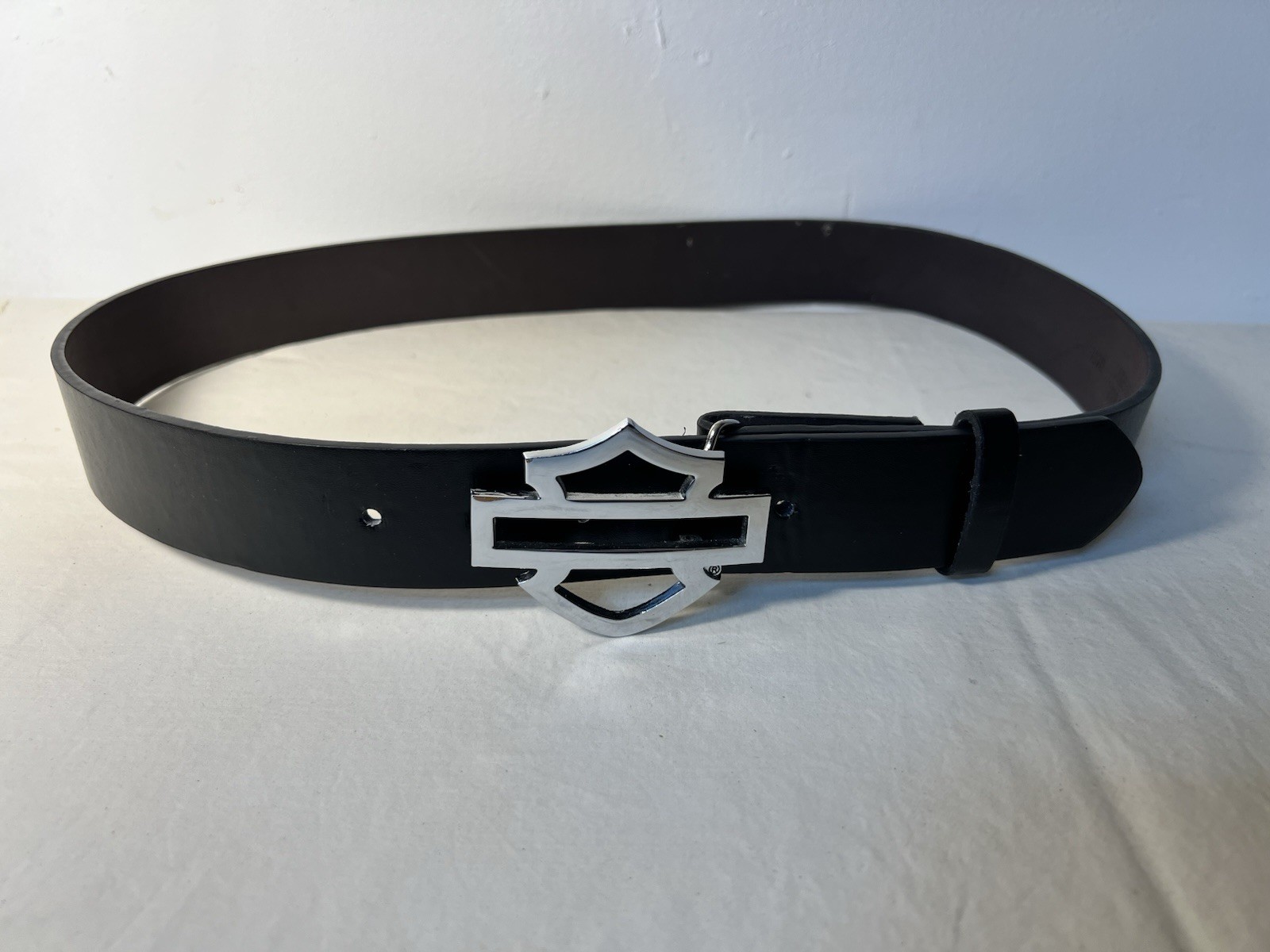 Harley Davidson Leather adjustable Belt With Shield Buckle. Harley Davidson Leather adjustable Belt With Shield Buckle.