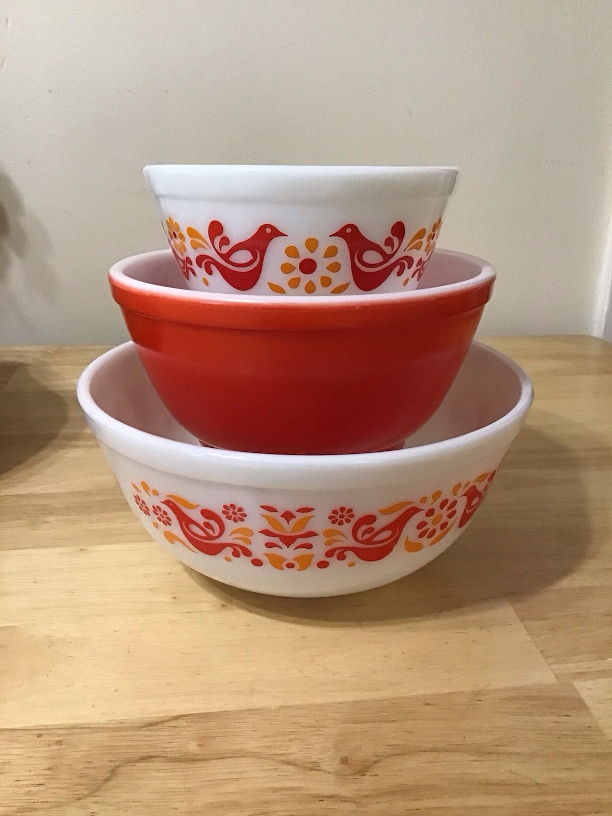 VINTAGE PYREX Friendship Birds 3pc Set Nesting Mixing Bowls 1950s MINTY w/STANDS