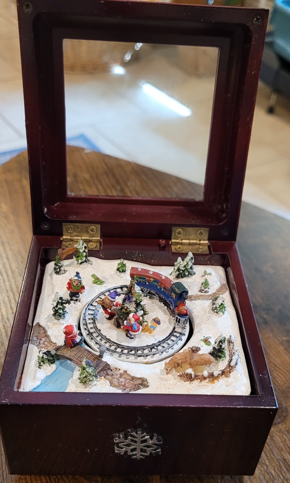 2006 Innovage Animated Christmas Train Music Box Wooden Diorama Holiday Decor 2006 Innovage Animated Christmas Train Music Box Wooden Diorama Holiday Decor