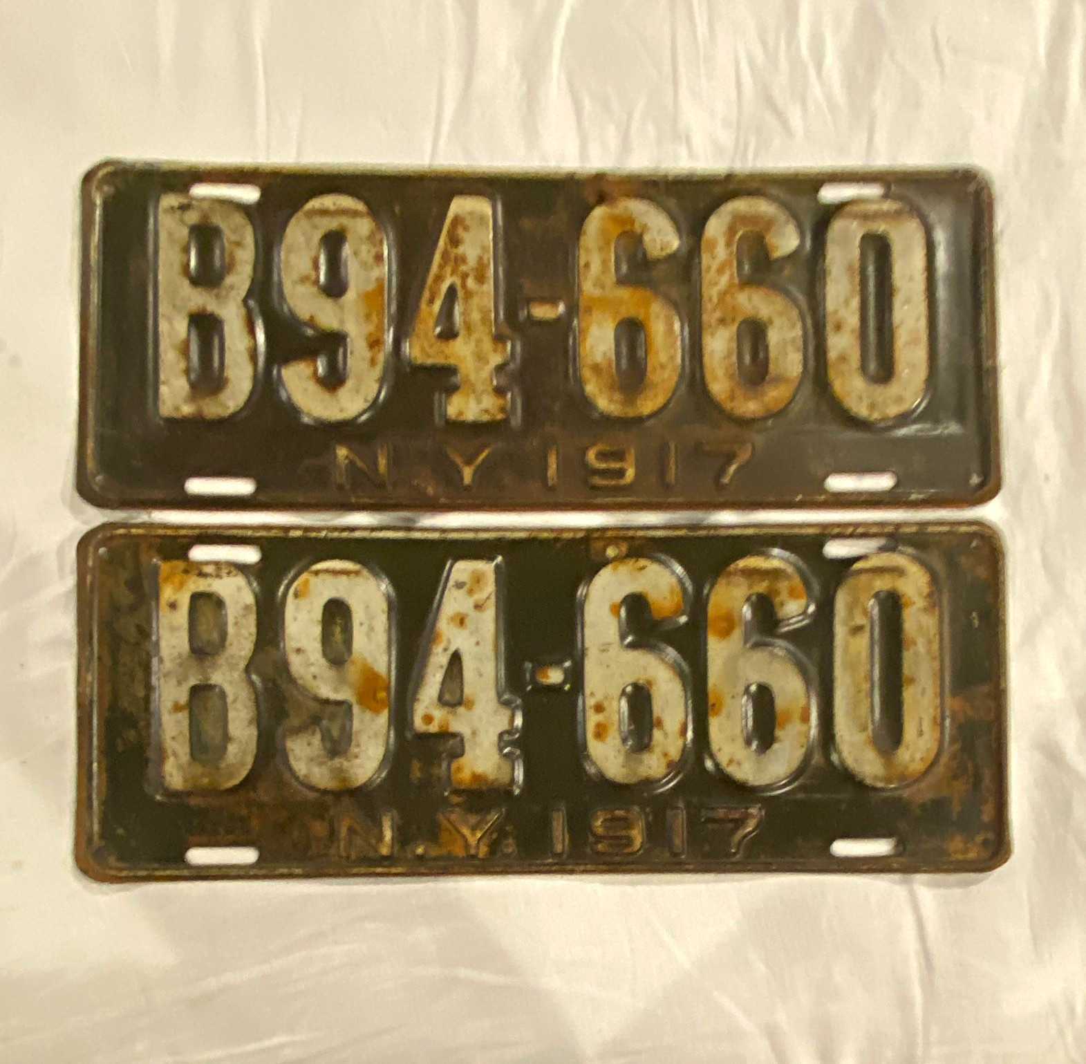 1917 Vintage US License Plates Matching Pair Set B94-660 - 2 Plates 1917 Vintage US License Plates Matching Pair Set B94-660 - 2 Plates