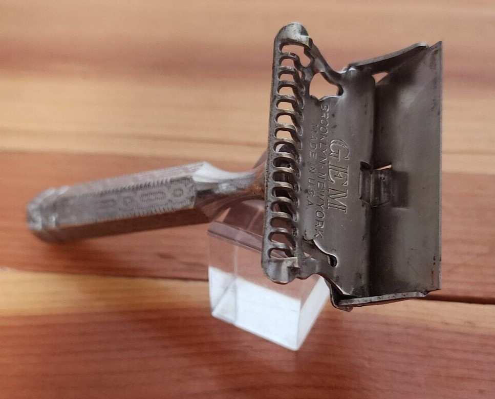 Antique GEM Safety Razor Brooklyn New York. Made in USA Pat 1912 Nice condition Antique GEM Safety Razor Brooklyn New York. Made in USA Pat 1912 Nice condition