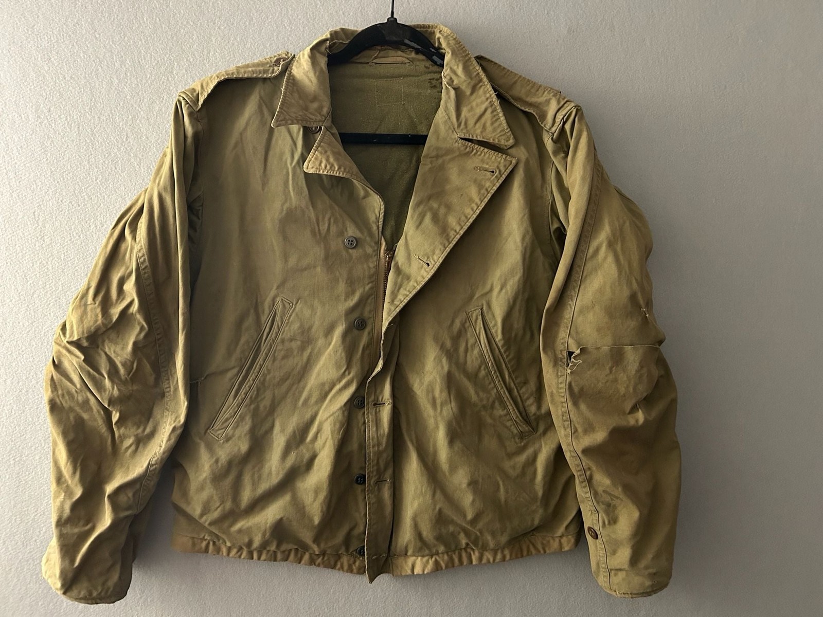 WWII US Army M-1941 Field Jacket Olive Drab with Zipper and Patches WWII US Army M-1941 Field Jacket Olive Drab with Zipper and Patches