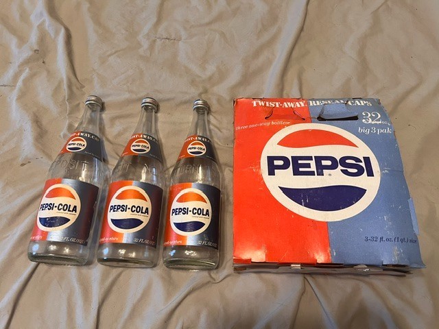 3 PACK Pepsi-Cola Paper Label "Twist-Away Cap" Soda Bottles and Carton RARE 3 PACK Pepsi-Cola Paper Label "Twist-Away Cap" Soda Bottles and Carton RARE