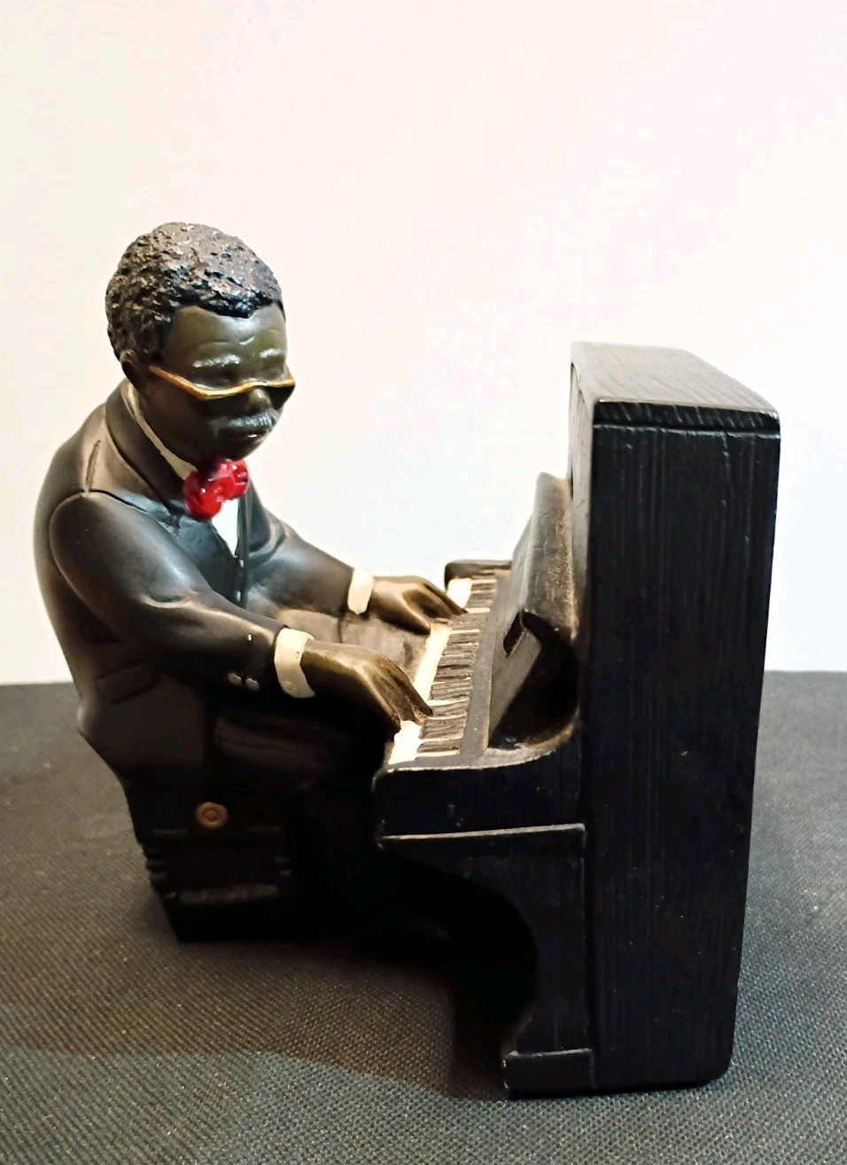 Vtg. Enesco "All That Jazz" Piano Player With Music Box. Figurine 1990. 5½ X 4½ Vtg. Enesco "All That Jazz" Piano Player With Music Box. Figurine 1990. 5½ X 4½