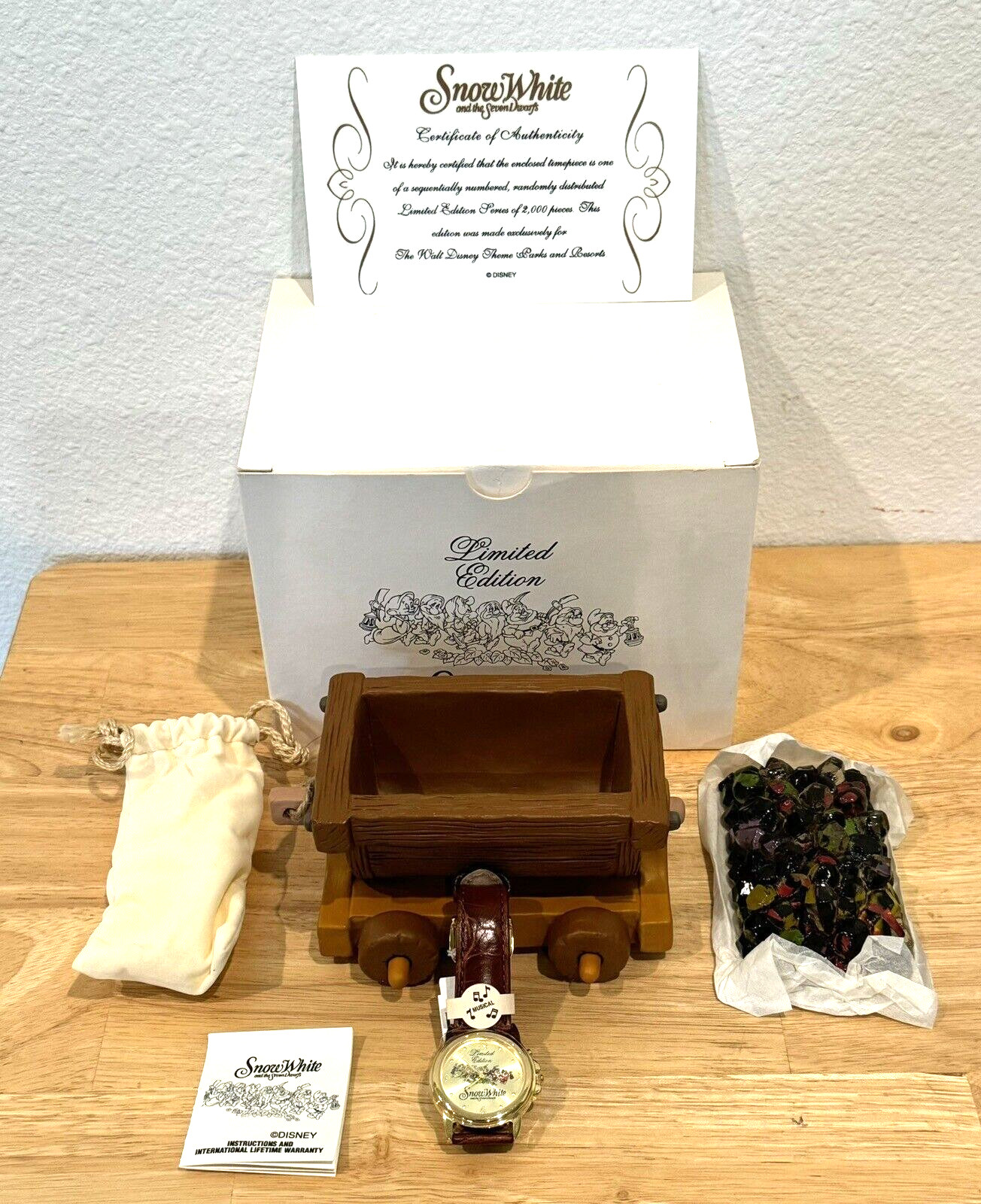 NEW VINTAGE RARE SNOW WHITE & SEVEN DWARFS LE 15/2000 MUSICAL WATCH MINING CART NEW VINTAGE RARE SNOW WHITE & SEVEN DWARFS LE 15/2000 MUSICAL WATCH MINING CART