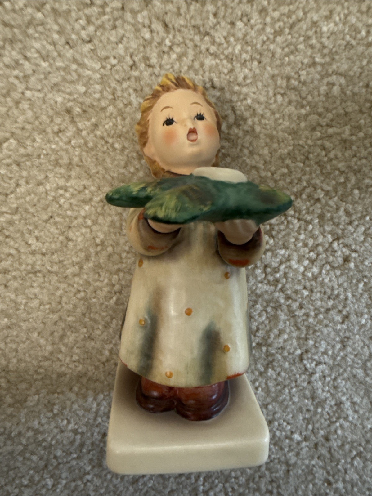 Goebel Hummel 'A Gentle Glow' Figurine #439 TMK6 Goebel Hummel 'A Gentle Glow' Figurine #439 TMK6