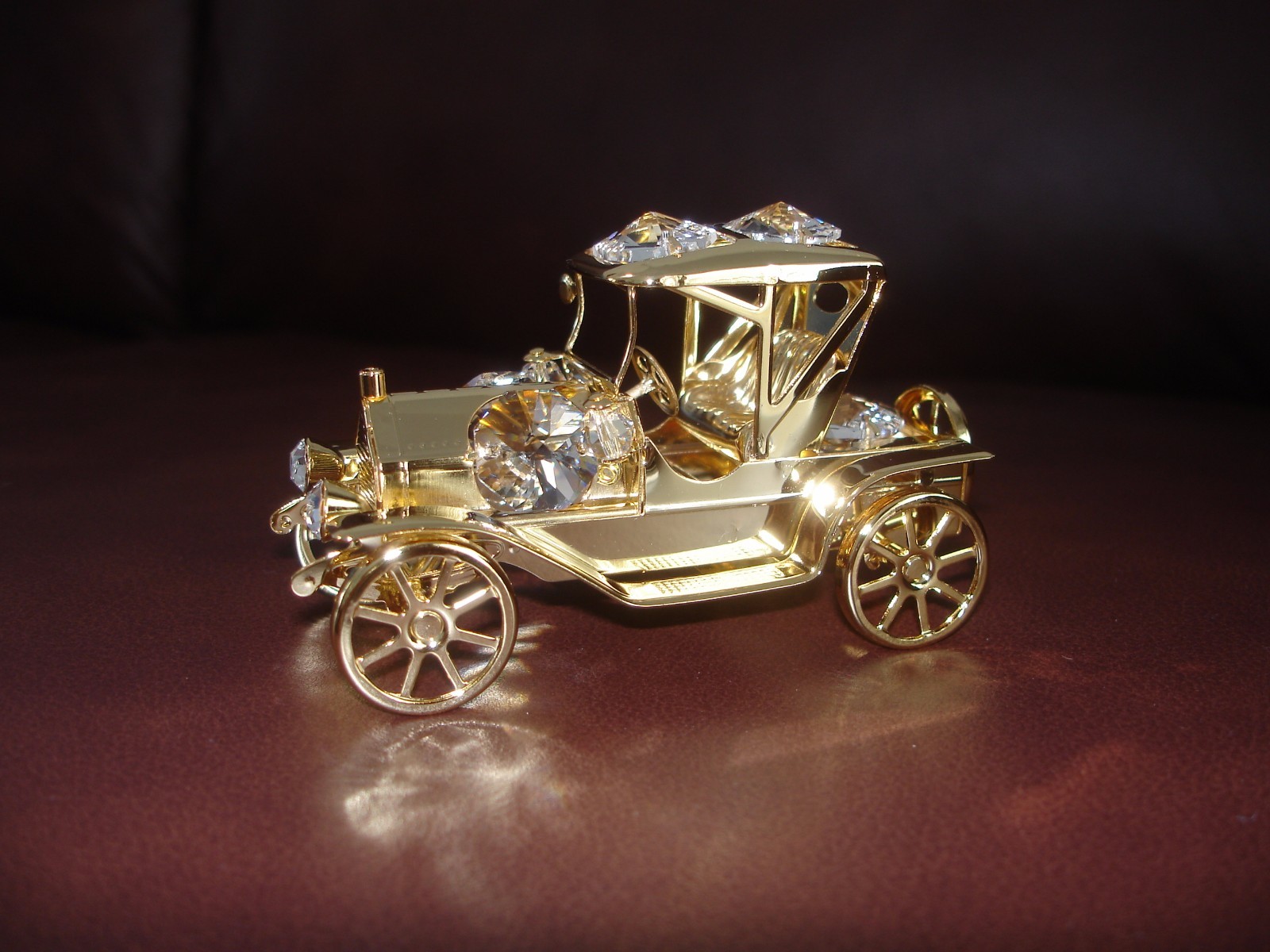 VINTAGE CAR~24K GOLD PLATED FIGURINE ADORNED USING SWAROVSKI CRYSTAL ELEMENTS VINTAGE CAR~24K GOLD PLATED FIGURINE ADORNED USING SWAROVSKI CRYSTAL ELEMENTS