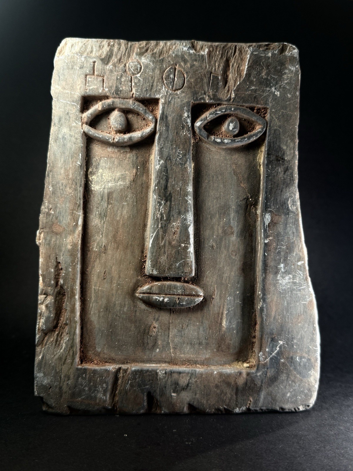 PRE ISLAMIC ANCIENT SOUTH ARABIAN EYE STELE FUNERARY COMMEMORATIVE PILLAR 300 BC PRE ISLAMIC ANCIENT SOUTH ARABIAN EYE STELE FUNERARY COMMEMORATIVE PILLAR 300 BC