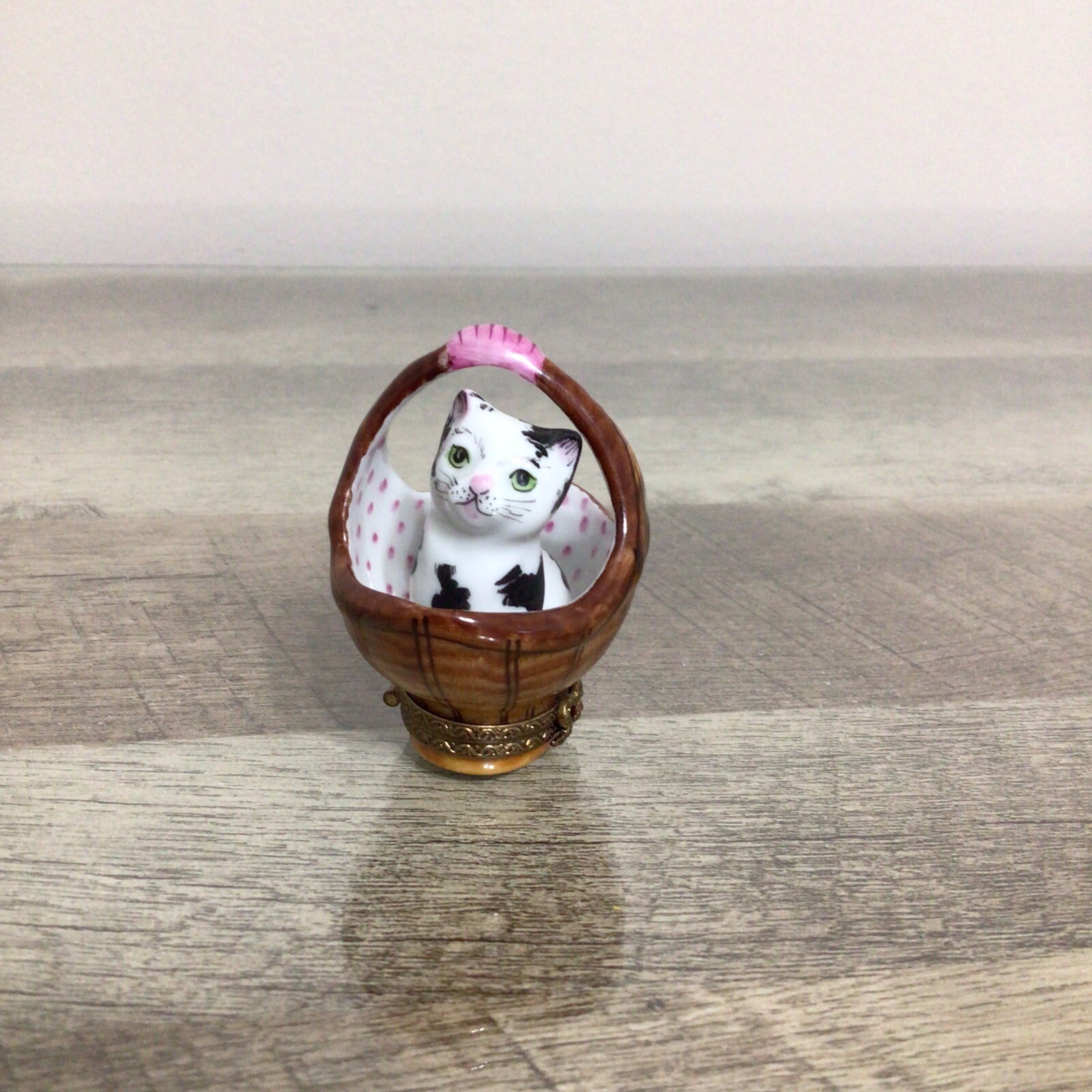 Limoges France PV Marque Deposee Peint Main Cat Kitten in a Basket