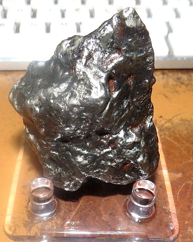 LG 320 GM CAMPO DEL CIELO METEORITE AAA GRADE .71 LBS STAND CLEANED LG 320 GM CAMPO DEL CIELO METEORITE AAA GRADE .71 LBS STAND CLEANED