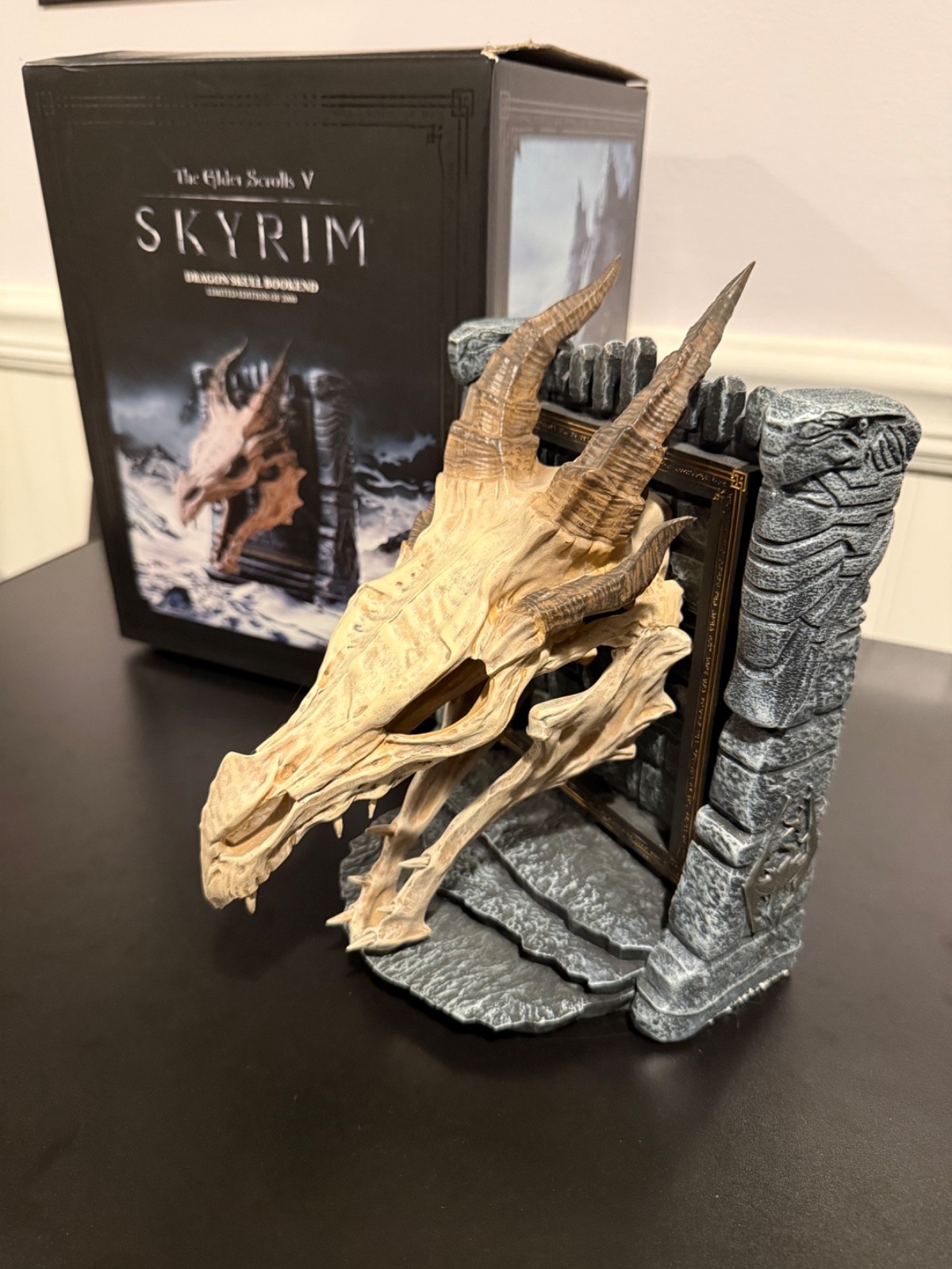 The Elder Scrolls V Skyrim Dragon Skull Bookend - Rare Limited Edition The Elder Scrolls V Skyrim Dragon Skull Bookend - Rare Limited Edition