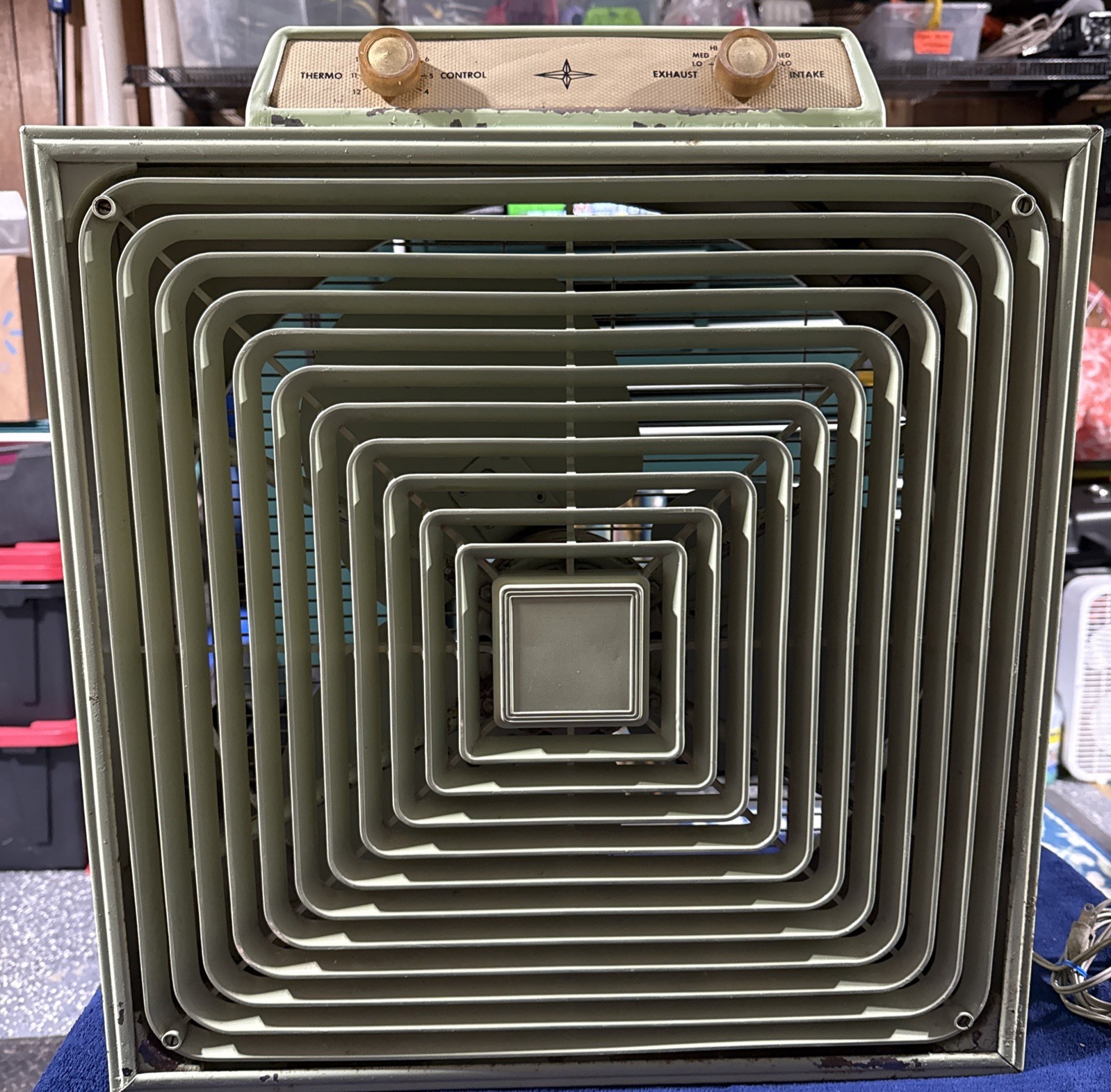 Vintage Lakewood Metal Box Fan Mid Century Modern Green Vintage Lakewood Metal Box Fan Mid Century Modern Green