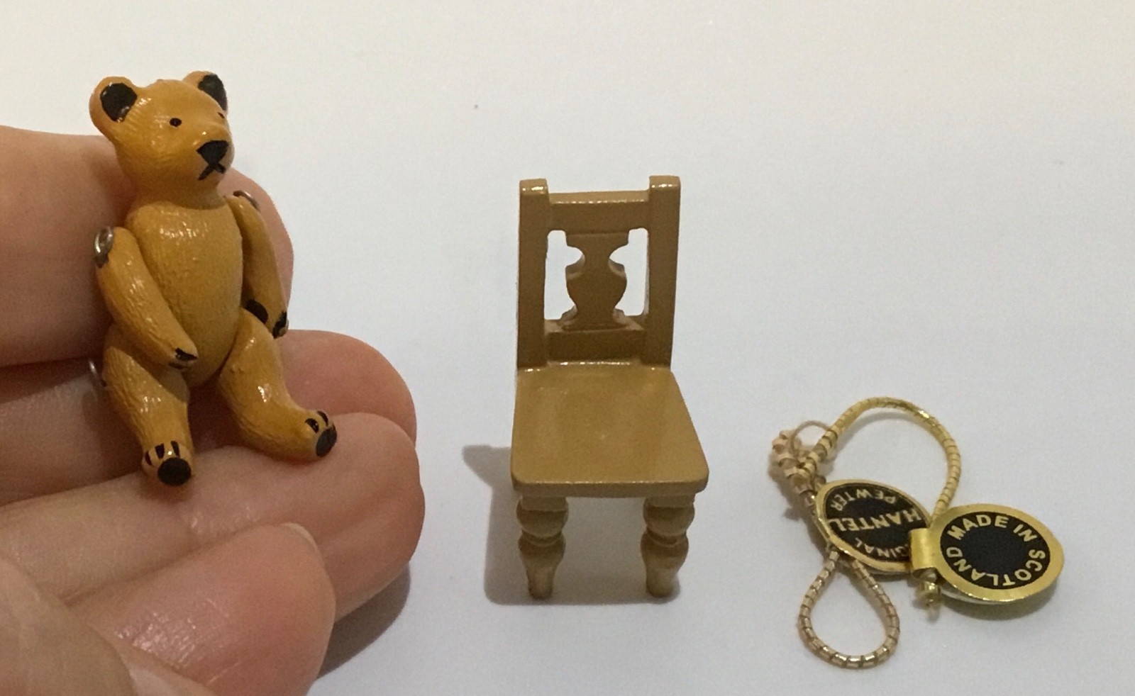 Hantel Victorian Miniatures *ORIGINAL JOINTED TEDDY & PINE CHAIR* painted pewter Hantel Victorian Miniatures *ORIGINAL JOINTED TEDDY & PINE CHAIR* painted pewter