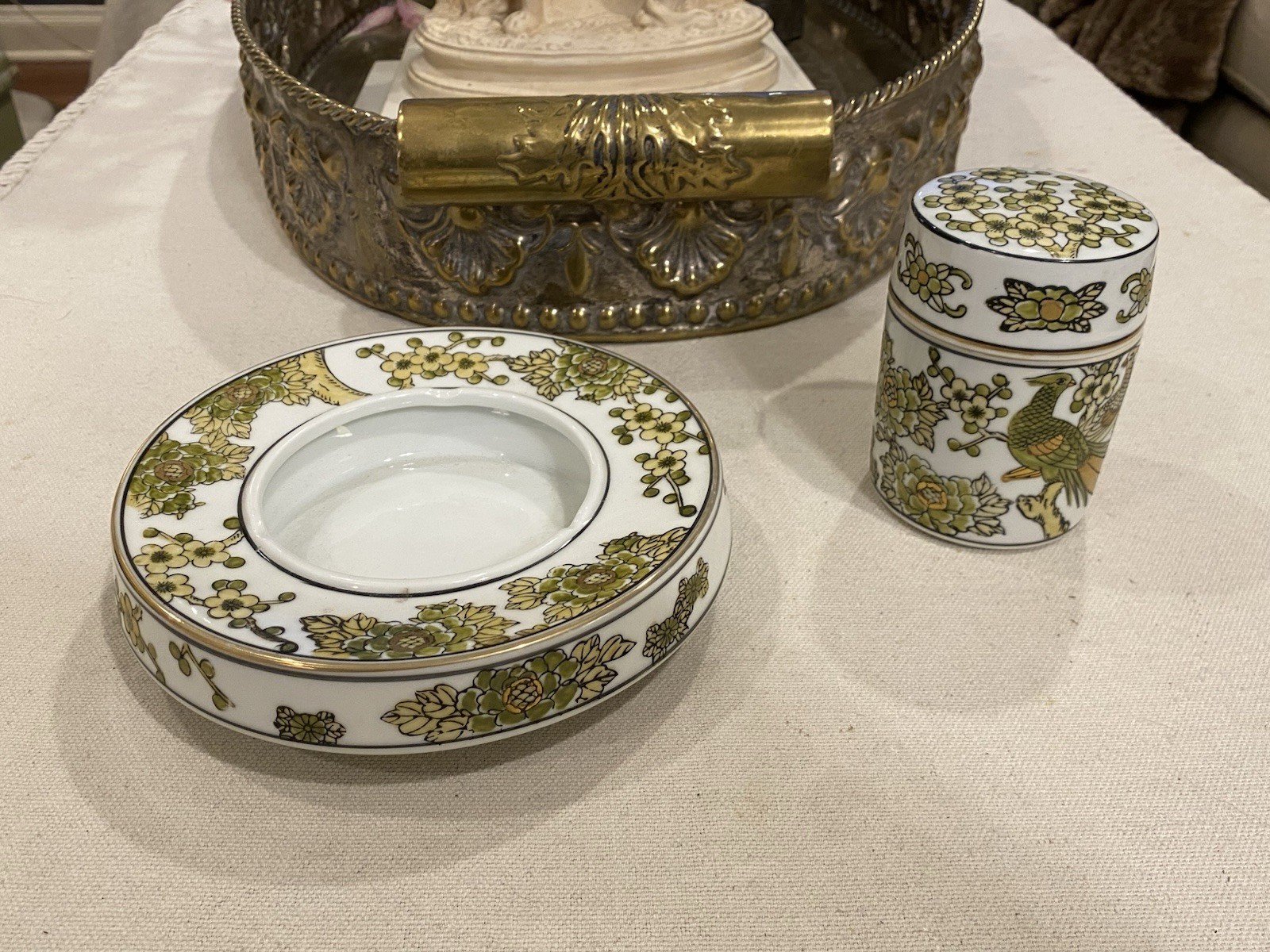 Vintage Gold Imari Green Japan Peacocks Lidded Canister Jar Ashtray Vintage Gold Imari Green Japan Peacocks Lidded Canister Jar Ashtray