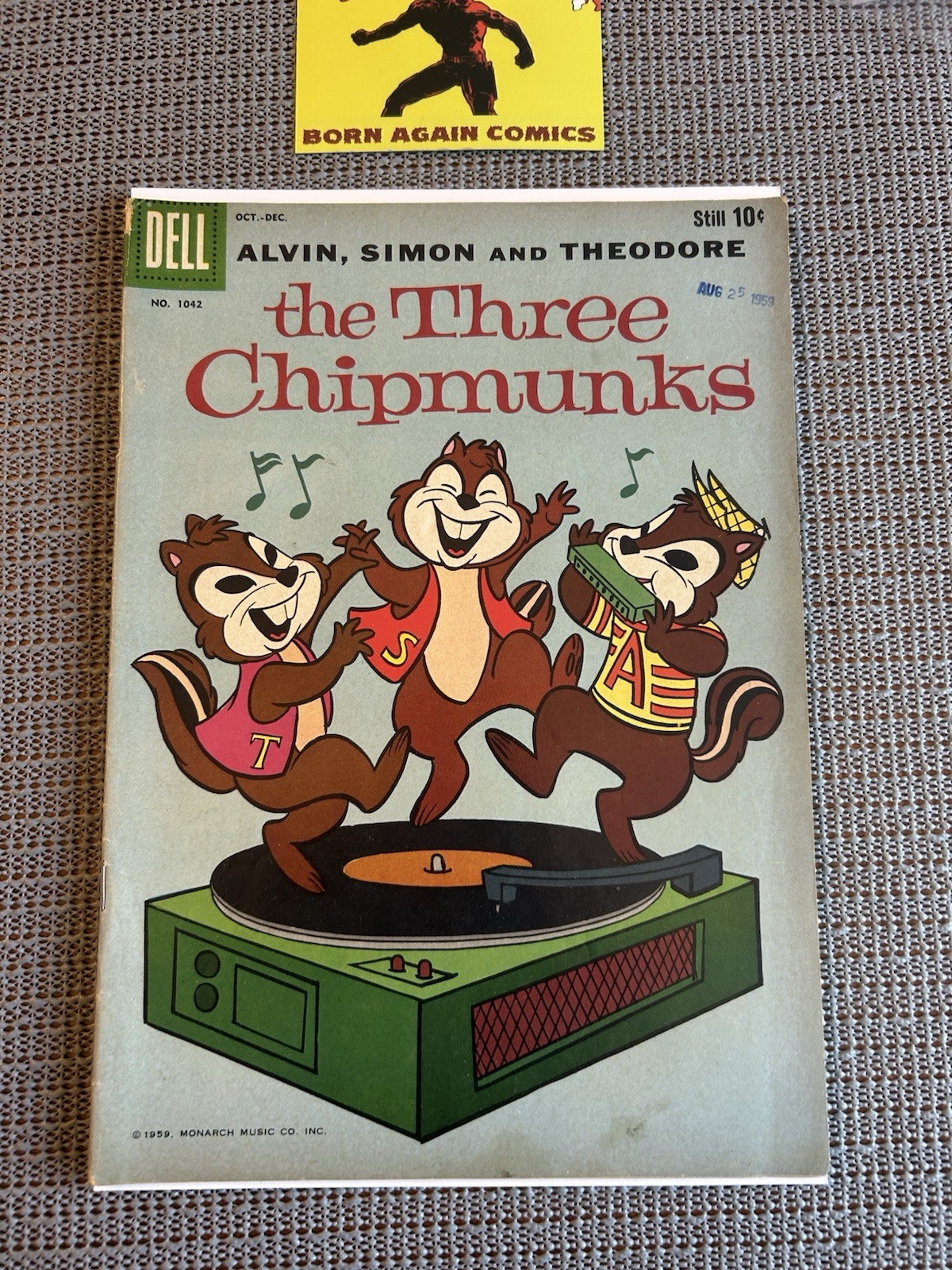 Alvin & The Three Chipmunks #1 1st App comic books 1959 Dell Comics Four #1042 Alvin & The Three Chipmunks #1 1st App comic books 1959 Dell Comics Four #1042