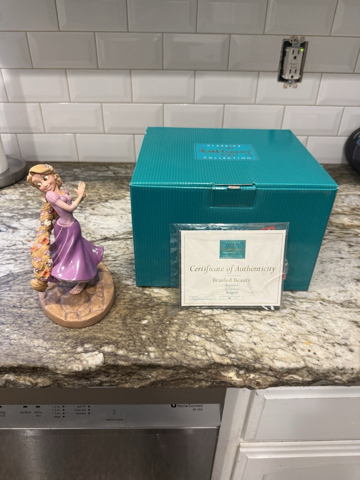 Disney WDCC Tangled Princess Rapunzel Braided Beauty Statue Figure 58/750 COA Disney WDCC Tangled Princess Rapunzel Braided Beauty Statue Figure 58/750 COA