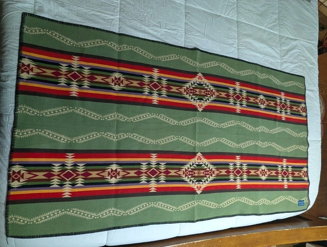 True Vintage Pendleton Beaver State Wool Blanket Southwestern Aztec 66"X 36" True Vintage Pendleton Beaver State Wool Blanket Southwestern Aztec 66"X 36"