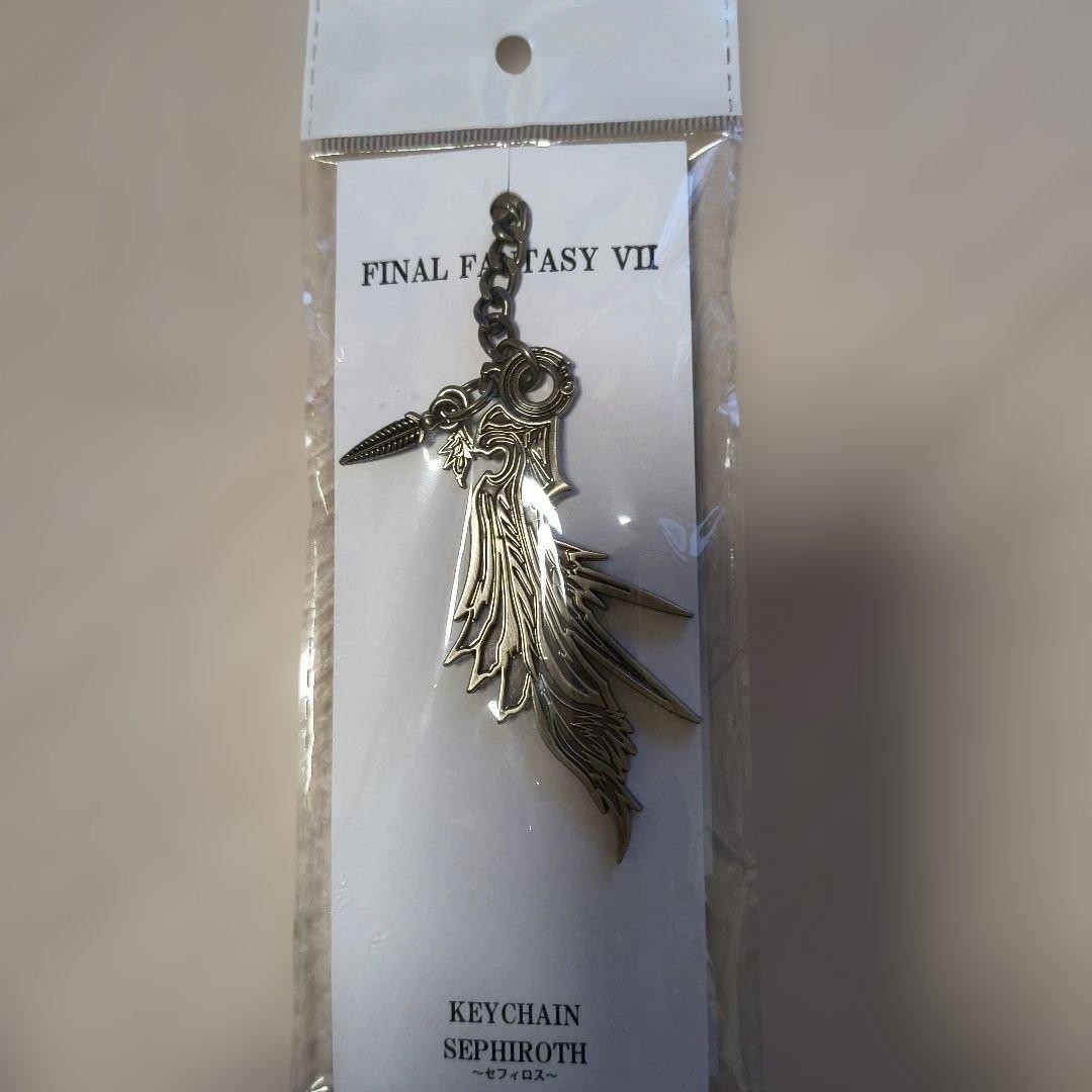 Final Fantasy VII Sephiroth Keychain Metal likenew Final Fantasy VII Sephiroth Keychain Metal likenew