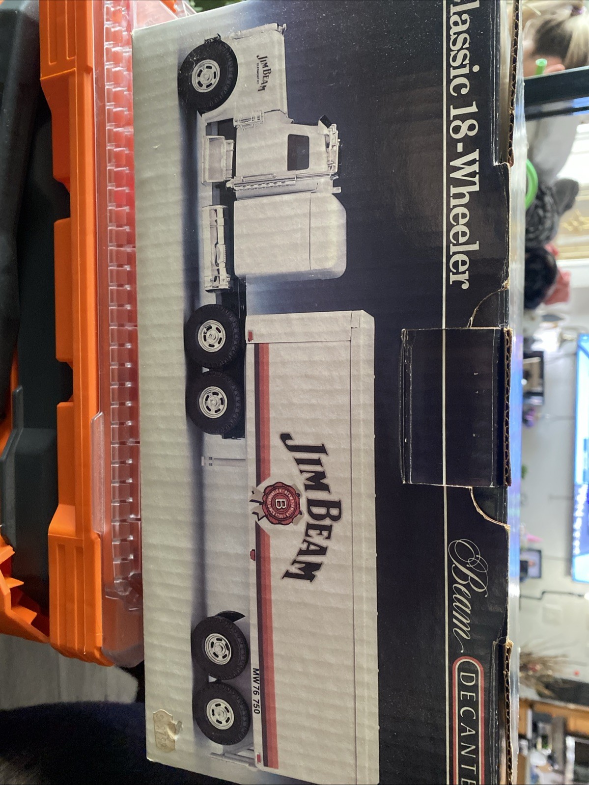 Jim Beam Classic 18-wheeler Semi Truck & Trailer Decanter Jim Beam Classic 18-wheeler Semi Truck & Trailer Decanter