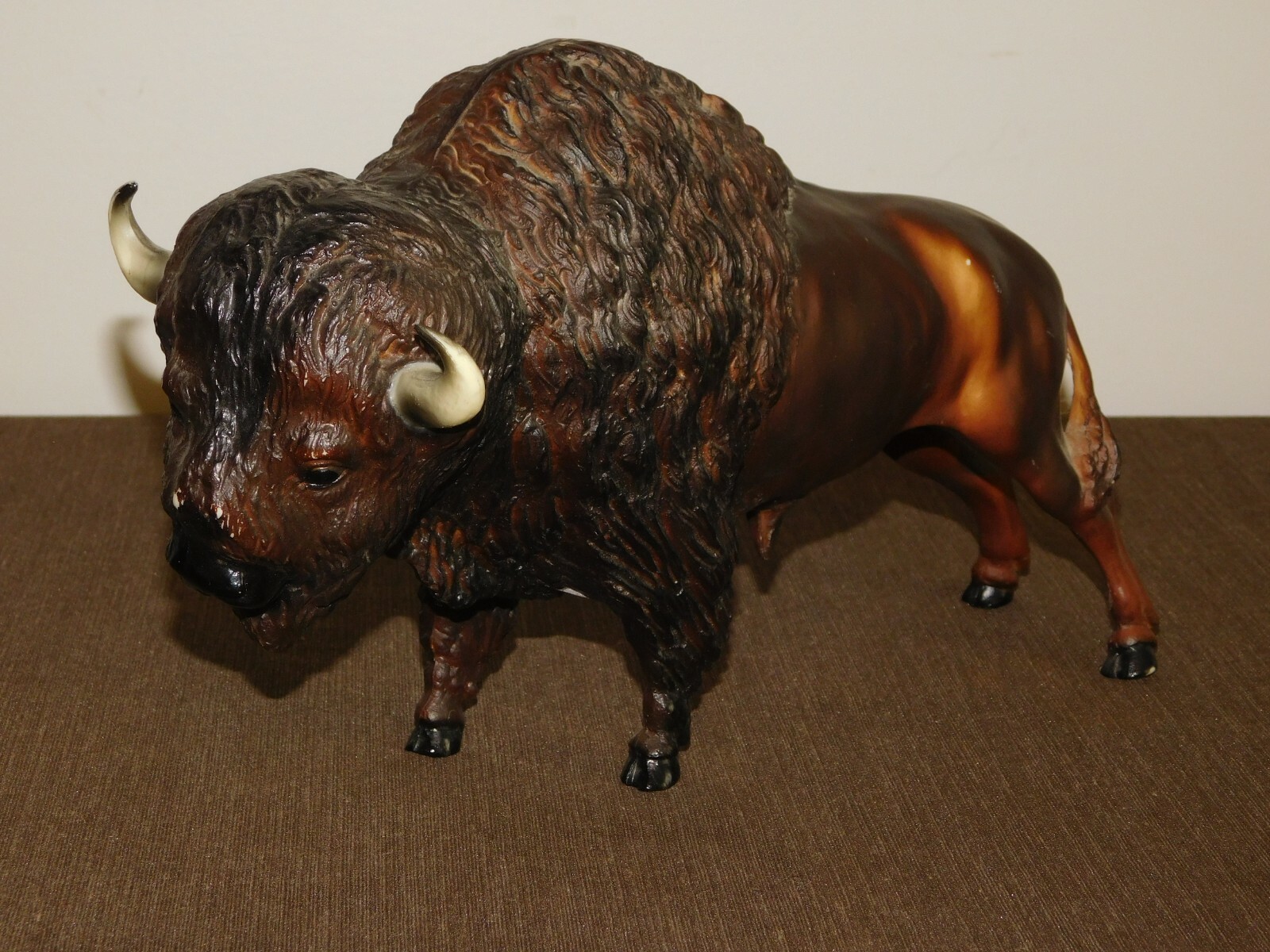 VINTAGE WESTERN BISON INDIANS 12" LONG BREYER MOLDING CO PLASTIC BUFFALO VINTAGE WESTERN BISON INDIANS 12" LONG BREYER MOLDING CO PLASTIC BUFFALO
