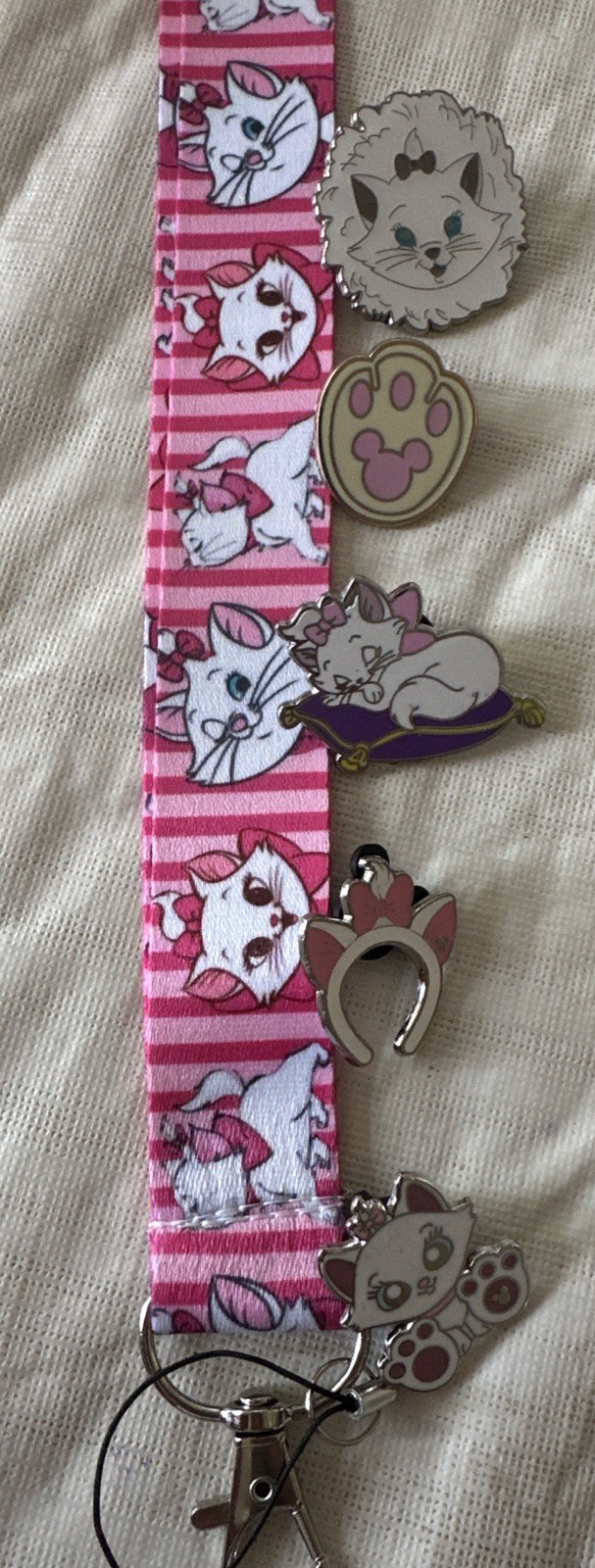 Marie ARISTOCATS lanyard starter set with 5 Disney Trading Pins NEW Marie ARISTOCATS lanyard starter set with 5 Disney Trading Pins NEW