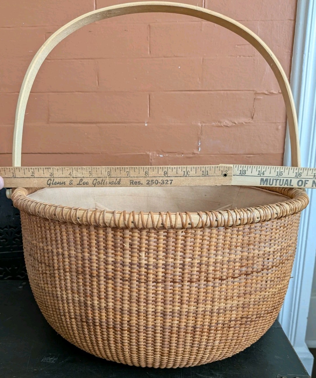 Vtg Oval 15" Woven NANTUCKET LIGHT BASKET Wood Sewing Lined SWING HANDLE  Art