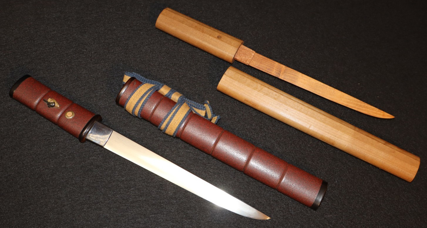 Yoroidoshi 鎧通し Tanto, Tadayoshi 忠吉 Signed, Inrokizami Saya 印籠刻鞘 Very Thick Blade Yoroidoshi 鎧通し Tanto, Tadayoshi 忠吉 Signed, Inrokizami Saya 印籠刻鞘 Very Thick Blade