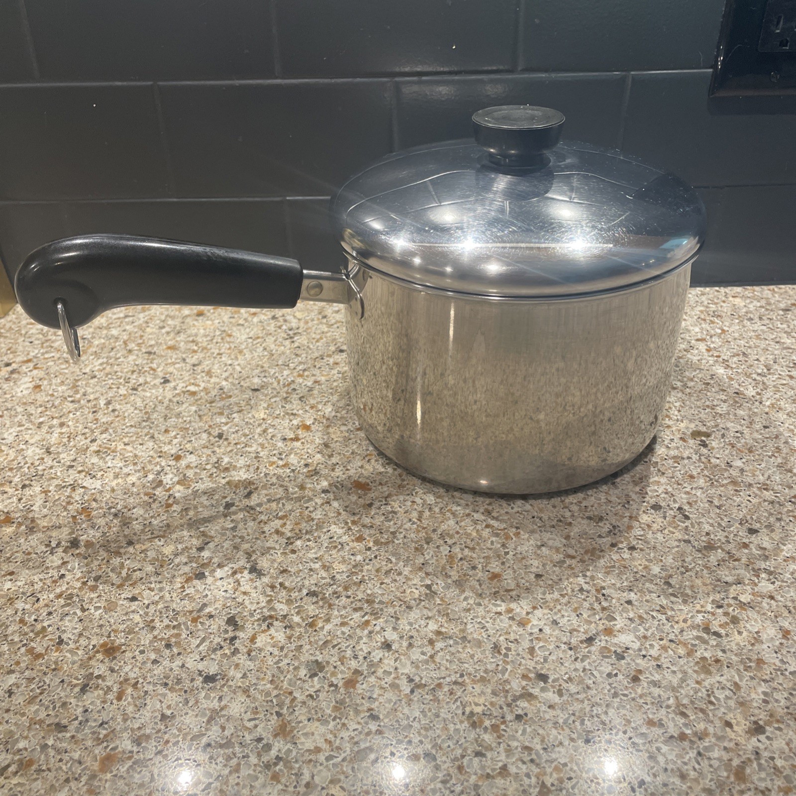 Revere Ware 3 Quart Stainless Steel Bottom Pot With Lid. 1986. Clinton, IL. Revere Ware 3 Quart Stainless Steel Bottom Pot With Lid. 1986. Clinton, IL.