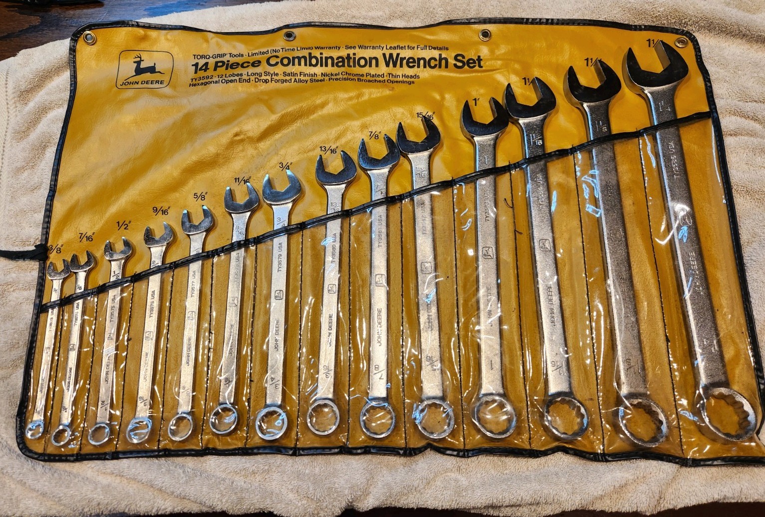 Vintage John Deere 14 piece. SAE Combination Wrench Set TY3592 Running Deer Vintage John Deere 14 piece. SAE Combination Wrench Set TY3592 Running Deer